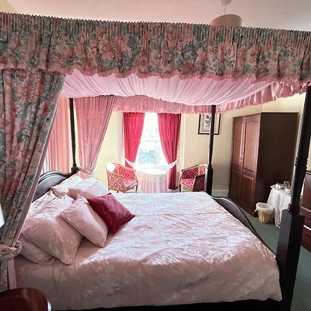 Bed and breakfast White Court Llandudno Extérieur photo