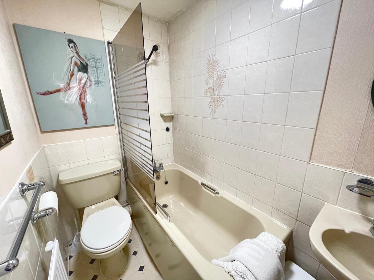 Bed and breakfast White Court Llandudno Extérieur photo
