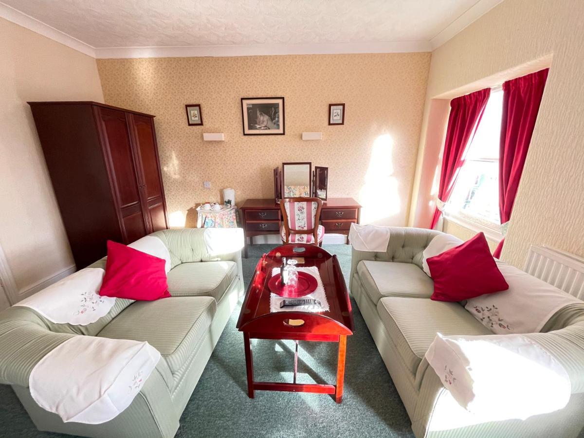 Bed and breakfast White Court Llandudno Extérieur photo