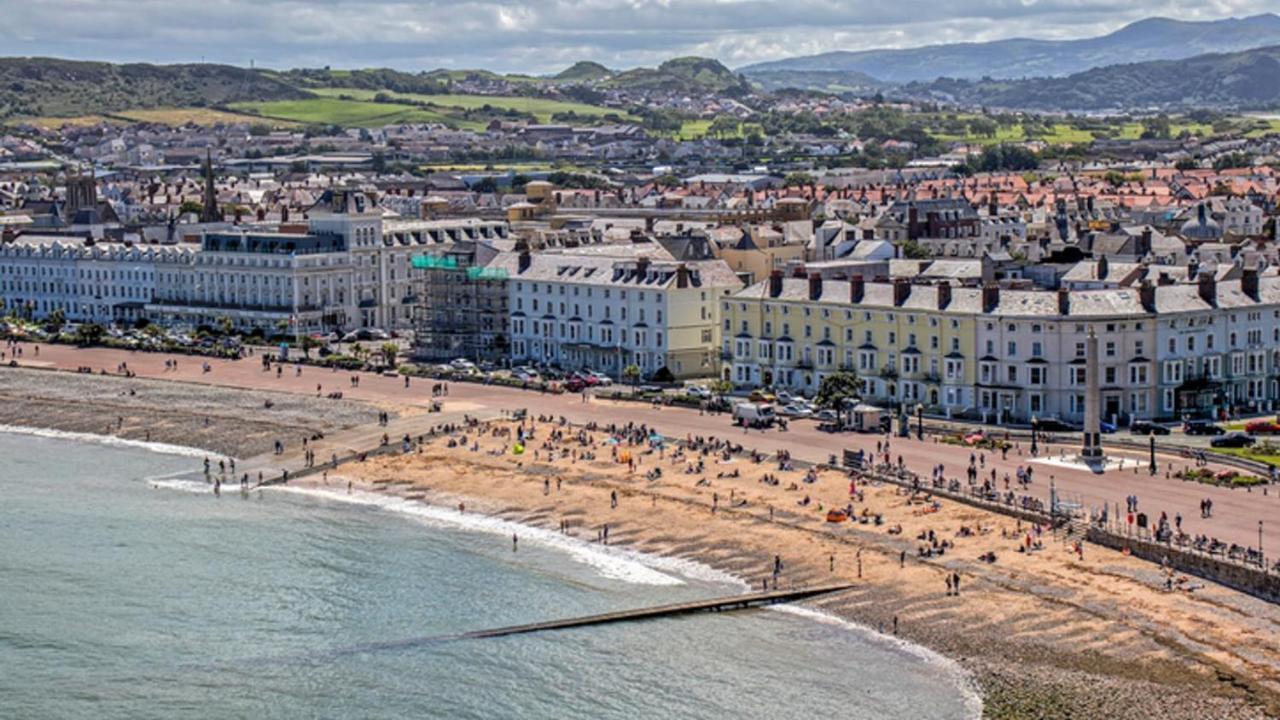 Bed and breakfast White Court Llandudno Extérieur photo