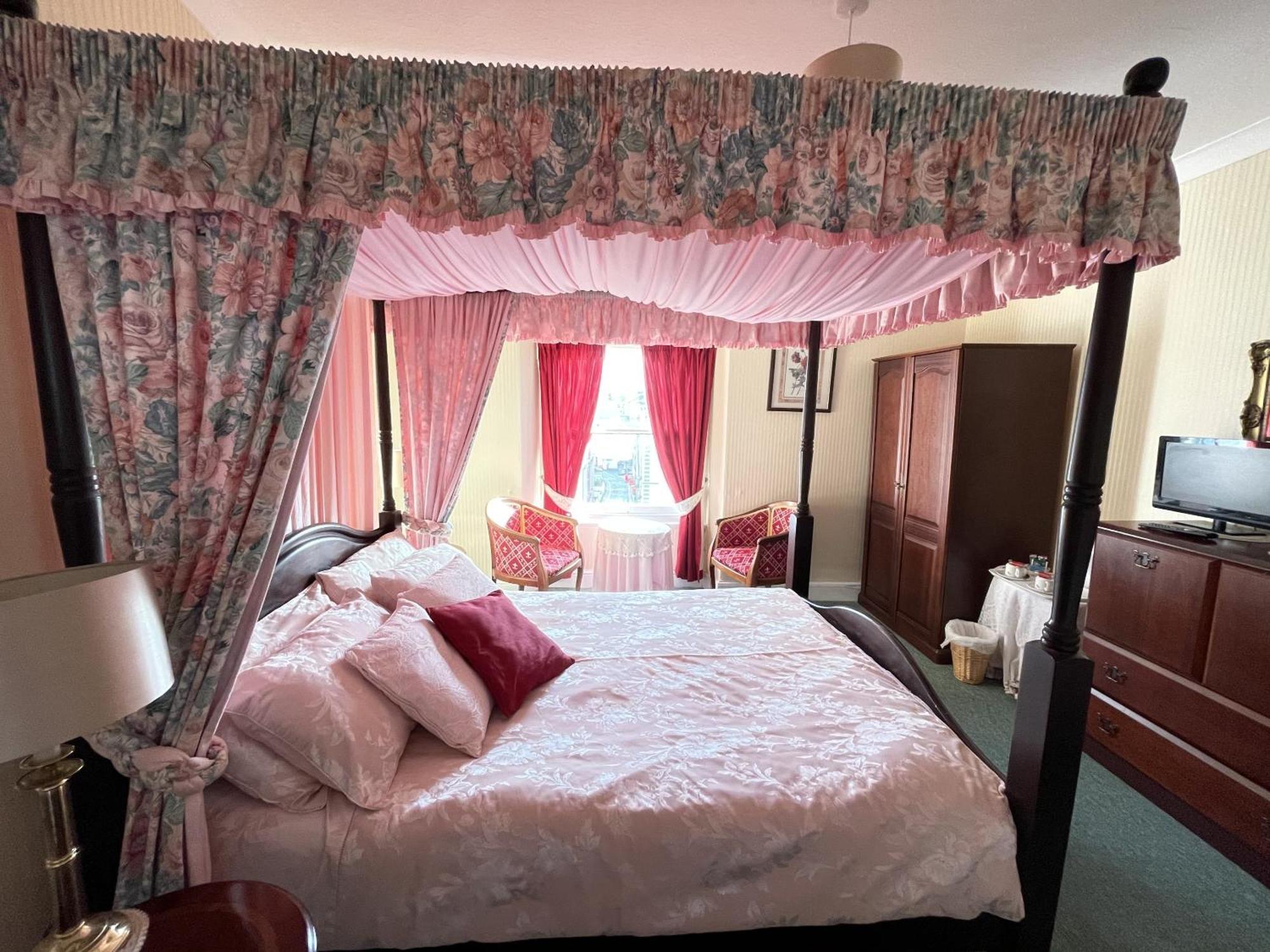Bed and breakfast White Court Llandudno Extérieur photo